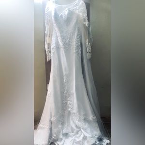 gorgeous; the pic doesn’t do any justice; I apologize for the bad lighting.